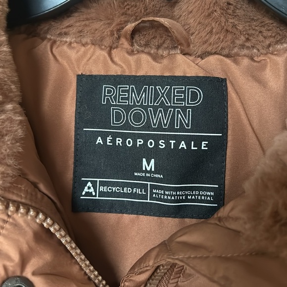Aeropostale Heavy Weight Cropped Hooded Puffer Jacket Tan Color Size medium - Picture 4 of 11